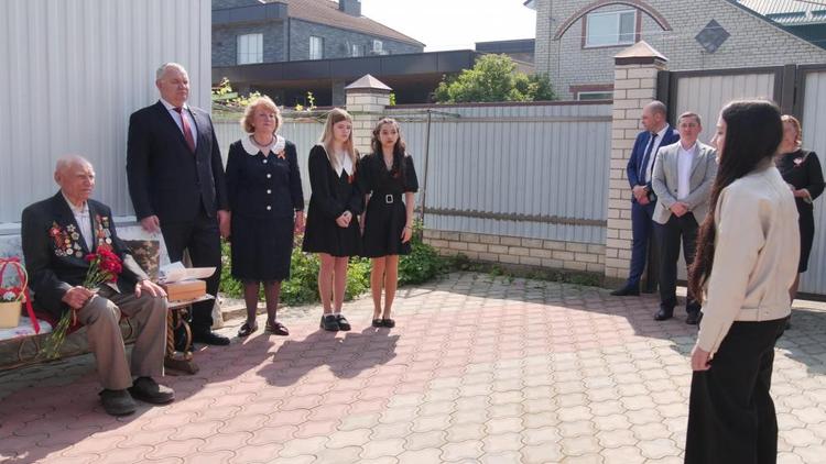 Двух ветеранов Великой Отечественной поздравили в Кочубеевском округе Ставрополья