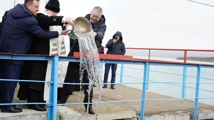 На Сенгилеевском водохранилище освятили воду в Крещение Господне
