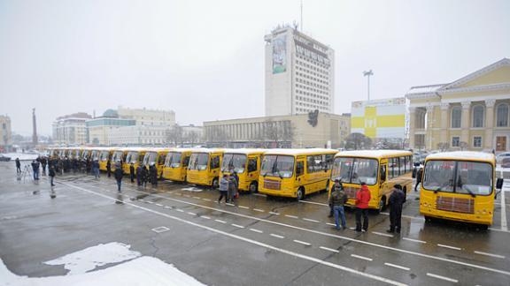 17 новых автобусов передали школам Ставрополья
