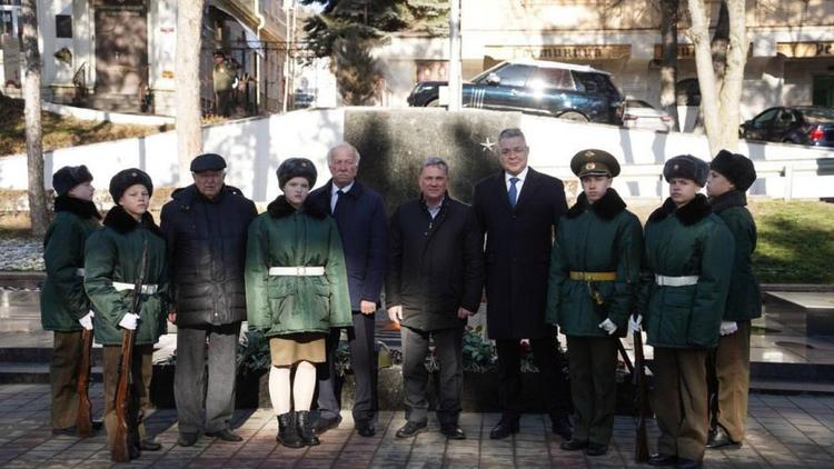 Владимир Владимиров возложил цветы к Вечному огню в Пятигорске