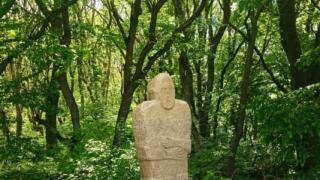 Посетителей Татарского городища в Ставрополе встречает копия скифского изваяния