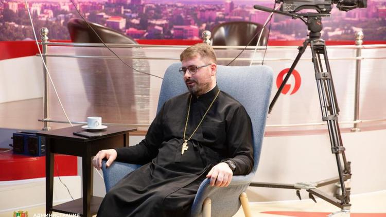 Участники медиашколы «PRo СМИ» в Ставрополе учатся вести международные диалоги