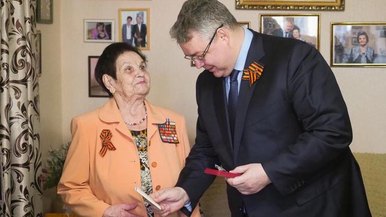Глава Ставрополья вручил участникам войны первые медали к 75-летию Победы