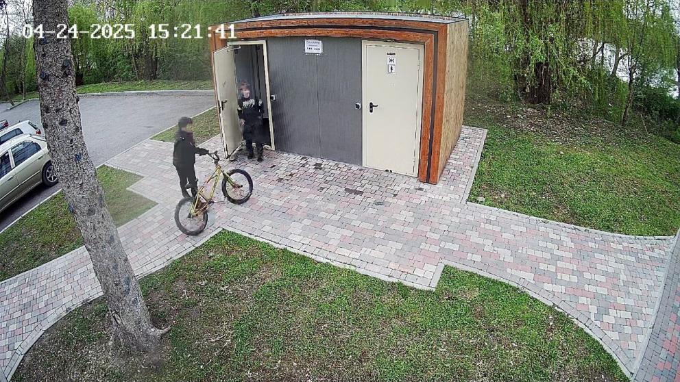 В Ессентуках дети испортили туалет в Приозёрном сквере