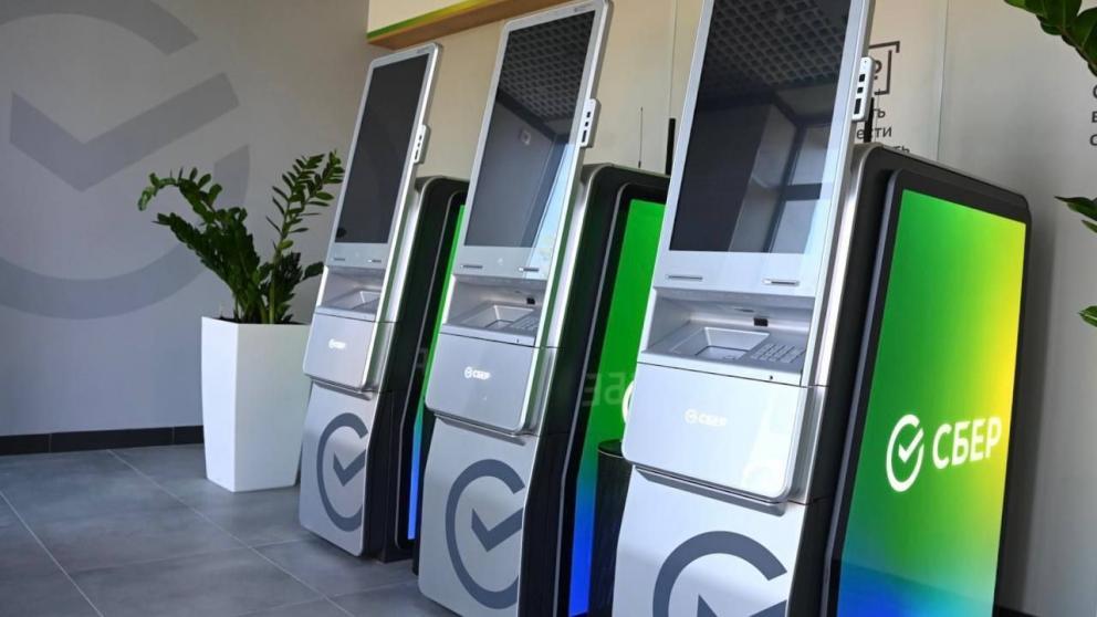 В южных офисах Сбера можно бесплатно установить полезные сервисы на смартфон