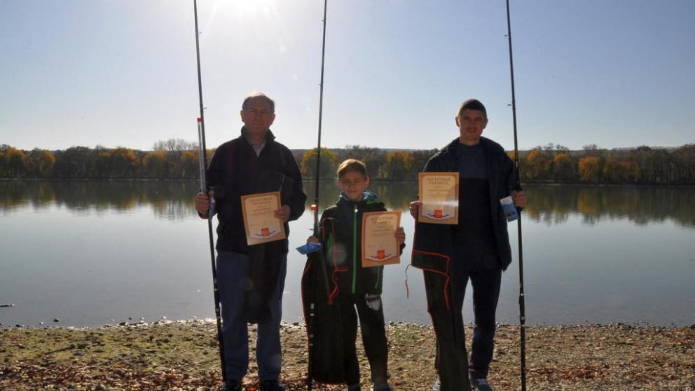 На чемпионате «Клюёт!» в Ессентуках удачно порыбачили отец и сын