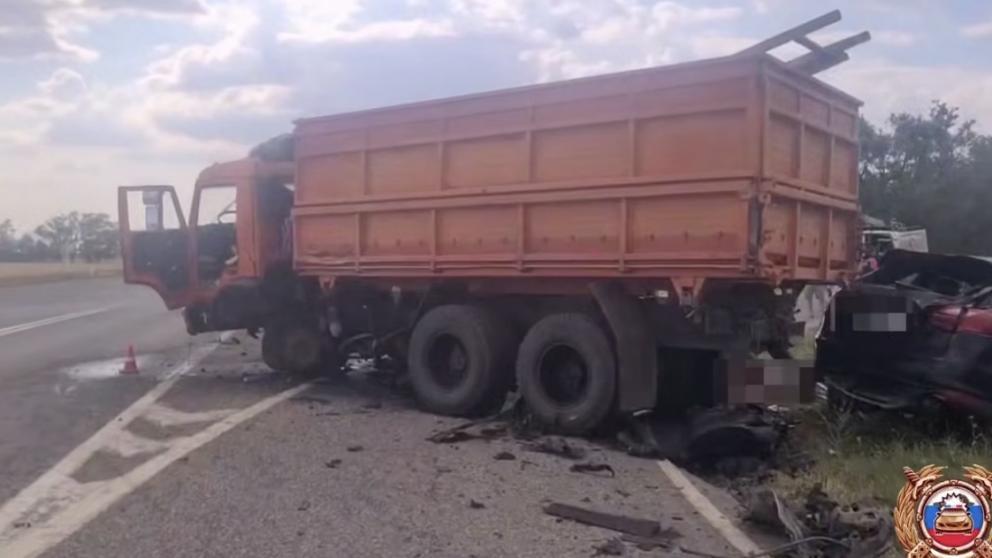 Один человек погиб и двое пострадали в аварии в Красногвардейском округе