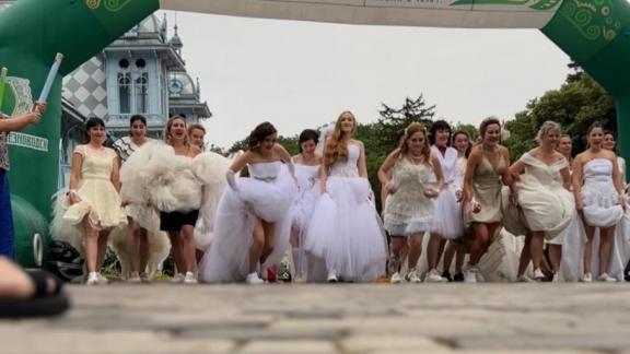 Победительница забега невест в Железноводске полетит на воздушном шаре