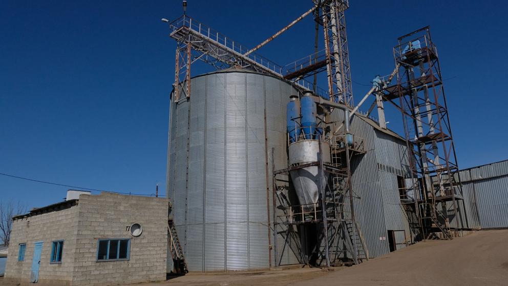 Светлоградский маслоэкстракционный завод наращивает производство