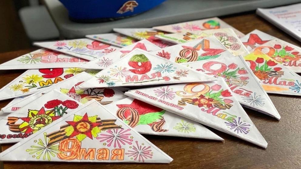 Более 300 поздравительных открыток передали бойцам СВО из Предгорного округа Ставрополья