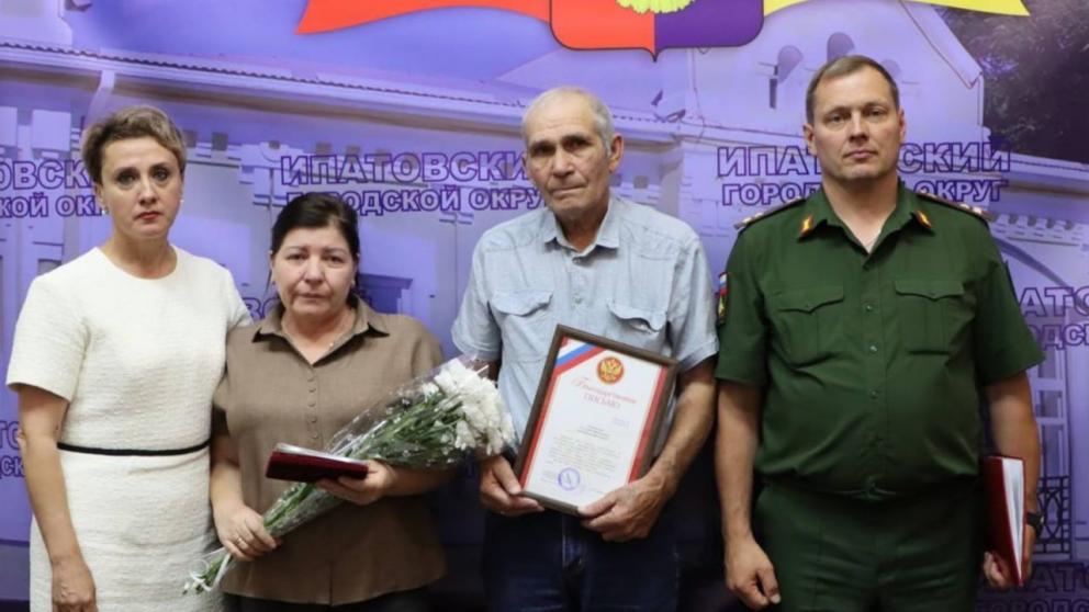 В Ипатовском округе передали награды семьям погибших бойцов СВО