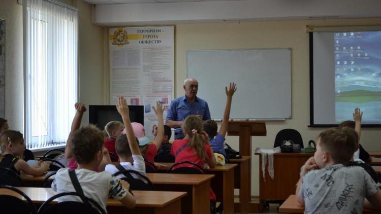 Около 700 школьников посетят занятия по безопасности в летних лагерях Ставрополя