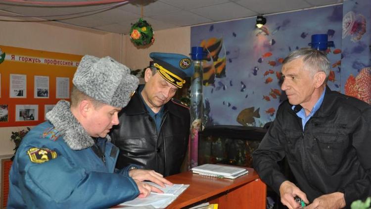 Места массового пребывания людей проверяют на Ставрополье ночью