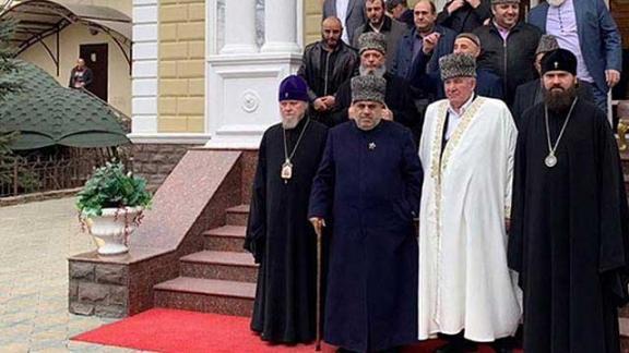 Муфтия КЧР Исмаил-хаджи Бердиева поздравили с 65-летием