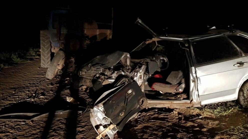 В Арзгирском районе легковушка врезалась в трактор, водитель ранен