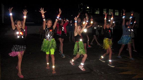 В ставропольских детских лагерях входят в моду световозвращающие дискотеки