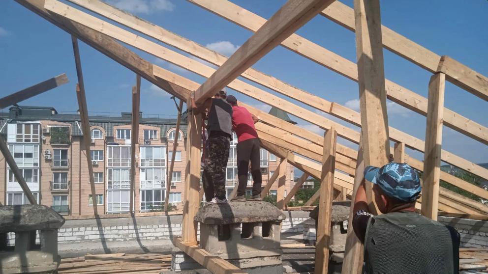 В Михайловске и Труновском округе ремонтируют старые дома