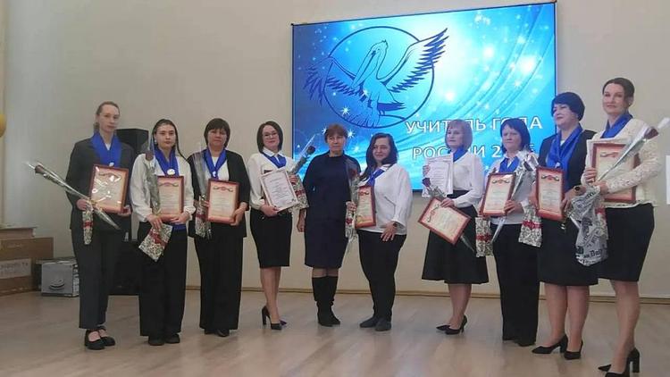 В Кочубеевском округе определили лучших педагогов