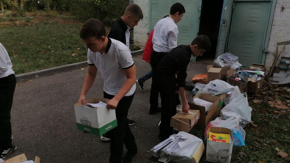 Почти 200 килограммов макулатуры собрали ессентукские школьники в рамках «БумБатла»