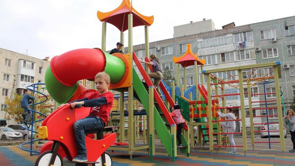 В Невинномысске проводится масштабное благоустройство дворовых территорий