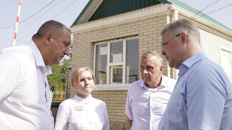 Губернатор Владимиров проинспектировал ход строительства поликлиники в Арзгире