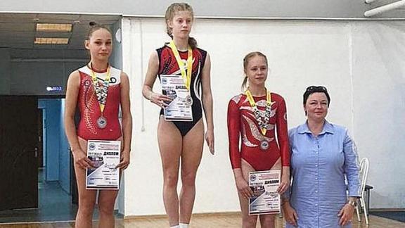 Невинномысские акробаты успешно выступили на двух Всероссийских турнирах
