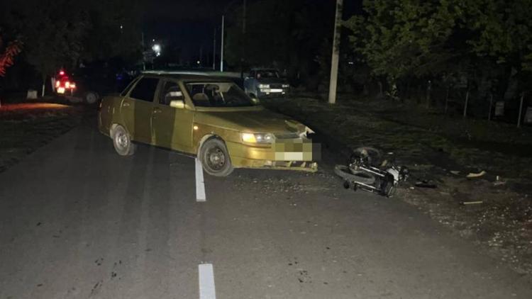 Двое школьников на мопеде пострадали в ДТП в Апанасенковском округе