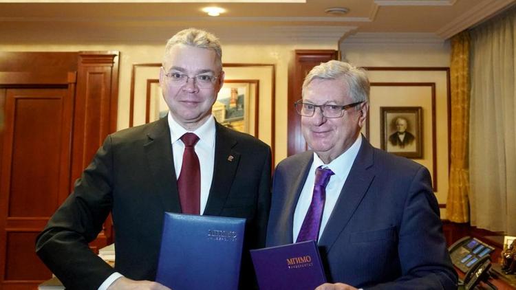 Губернатор Ставрополья подписал соглашение о сотрудничестве с ректором МГИМО