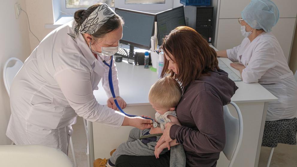 Врачи провели приём детей посёлка Цимлянского в рамках проекта «За здоровье»