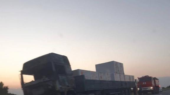 Загоревшийся грузовик потушили в Петровском округе Ставрополья
