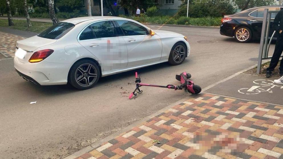В Ставрополе автоледи сбила подростка на электросамокате