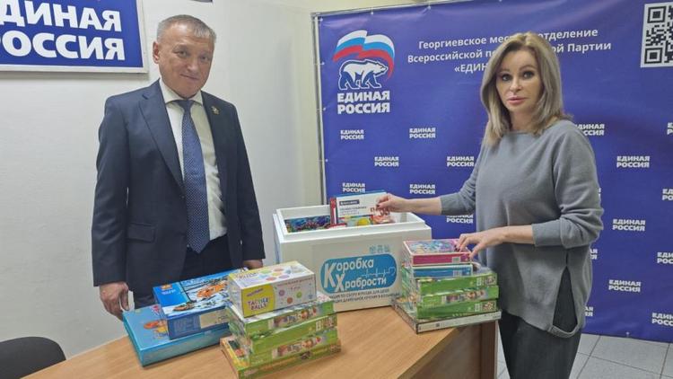 Депутаты Госдумы поддержали детей в рамках акции «Коробка храбрости»