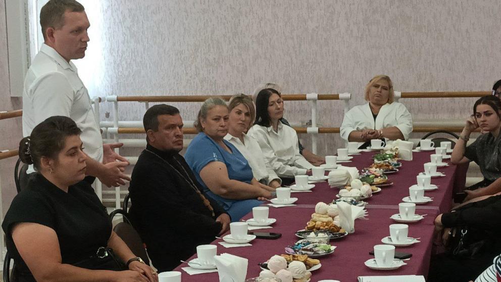 Глава Грачёвского округа встретился с вдовами участников СВО