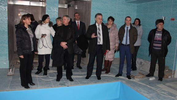 Глава Невинномысска и журналисты городских СМИ проинспектировали новые соцобъекты