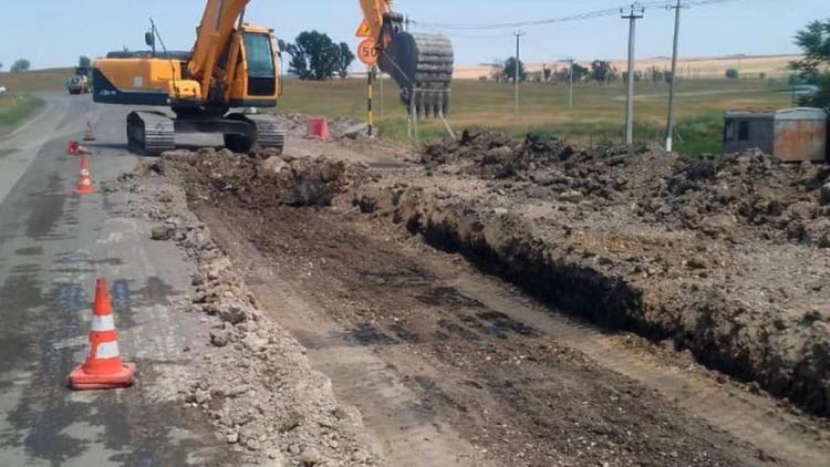 Ремонт дороги в Изобильненском округе Ставрополья подошел к экватору