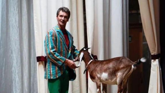 Ставропольский цирк приглашает детей из сел края на шоу с жирафами