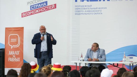 Форум «Машук-2018» посетили Герои России Михаил Миненков и Алексей Романов