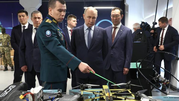 Владимир Путин посетил креативный кластер «Квартал труда»