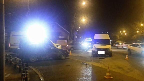 В Ставрополе маршрутка с 9 пассажирами столкнулась с «Шевроле Лачетти»