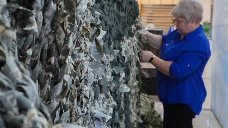 Более 2,5 тыс маскировочных сетей отправил на фронт Кочубеевский округ Ставрополья 