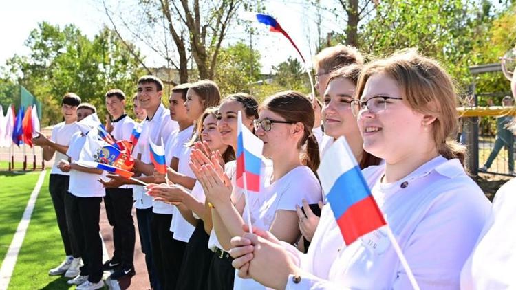 В школе № 6 Буденновска торжественно открыли обновленный стадион