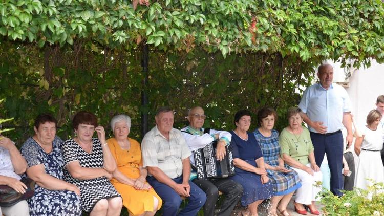 В двух селах на Ставрополье открыли Центры общения старшего поколения
