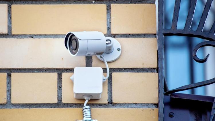 В Новый год со спокойствием и безопасностью: 80% пользователей сервиса «Видеонаблюдение» от «Ростелекома» на Ставрополье выбирают уличные камеры