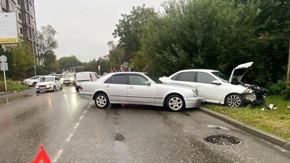 На Ставрополье двое водителей пострадали при столкновении в ДТП