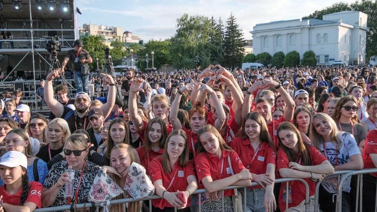 Власти Ставрополья поздравили жителей края с Днём молодёжи
