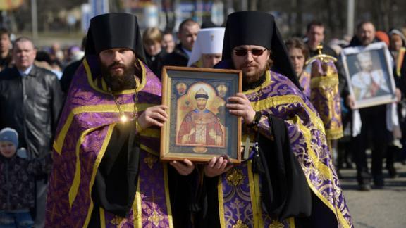Крестный ход с чудотворной мироточивой иконой царя Николая II в Ставрополе