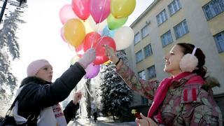 Детям до 8 лет запрещено надувать воздушные шарики