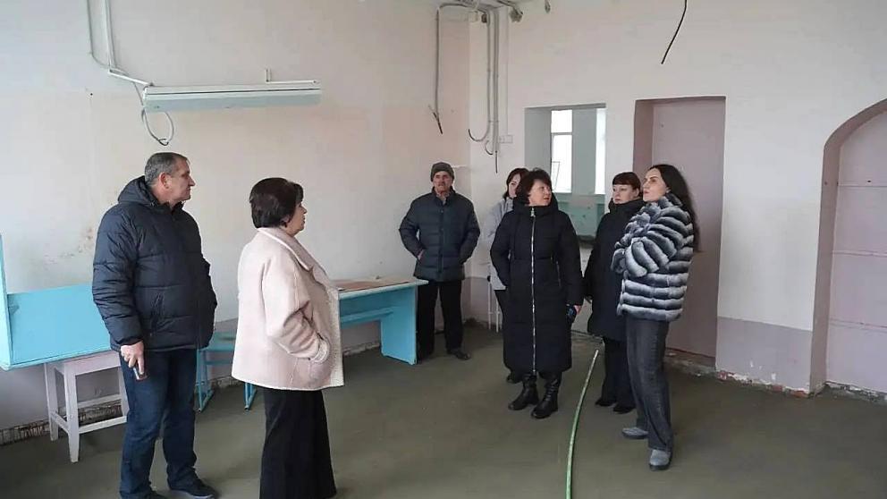 В Андроповском округе проинспектировали ход ремонта поселковой школы