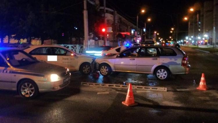 Две машины столкнулись в Ставрополе: 1 человек пострадал