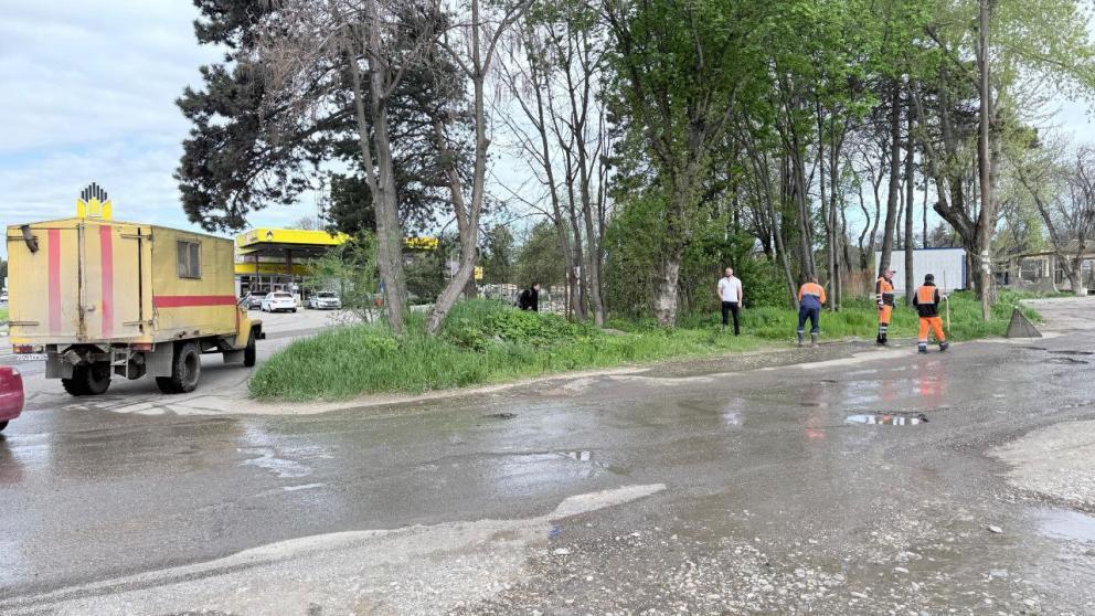 В Ессентуках в районе Золотушки прочищают канализацию